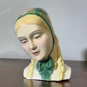 Garota com lenço Antonio Ronzan anos 40 Decò . Cerâmica Altura 24 cm